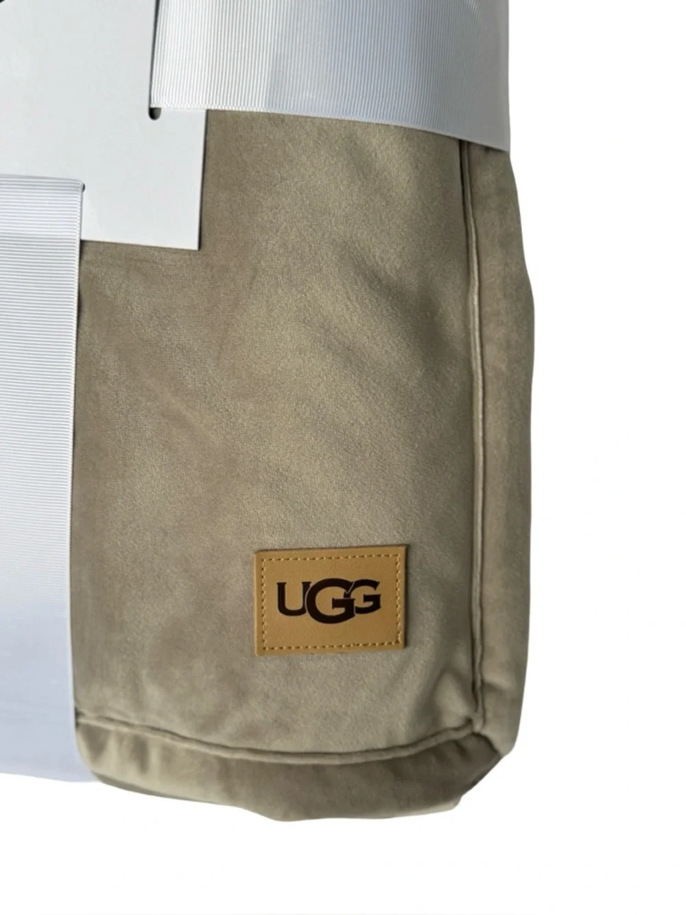 UGG Throw Blanket, Neutral Warm Taupe / Beige, Reverses to White Faux-fur, Soft - Picture 2 of 7